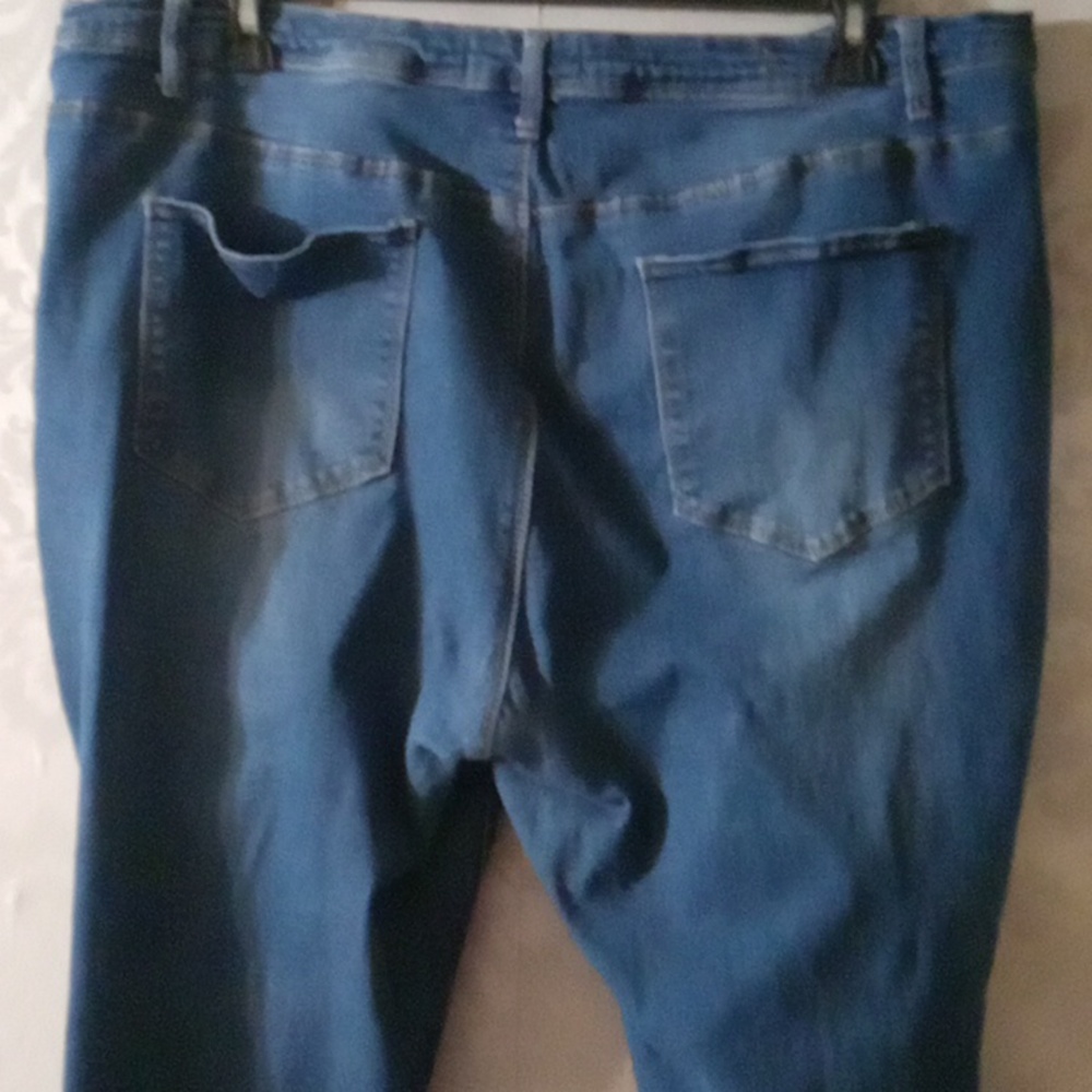 Denim Fever Distressed Jeans 22 - Picture 5 of 6